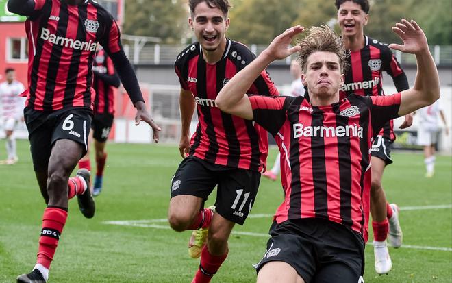 勒沃库森翻盘国际米兰，托尼惊艳四座