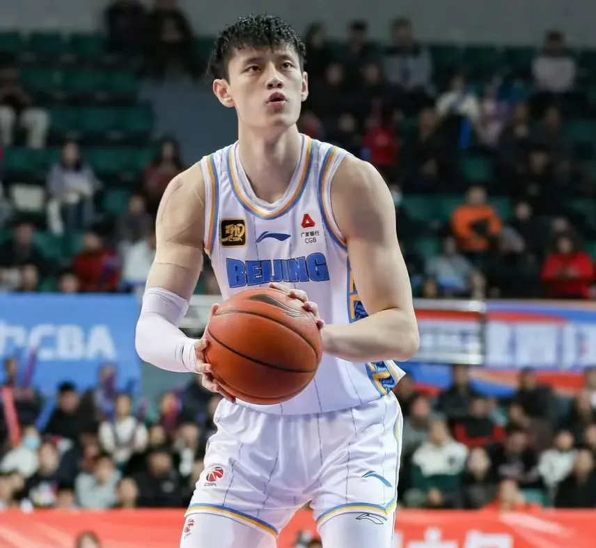 开云体育平台APP-四川队碾压上海队，王哲林点燃赛场