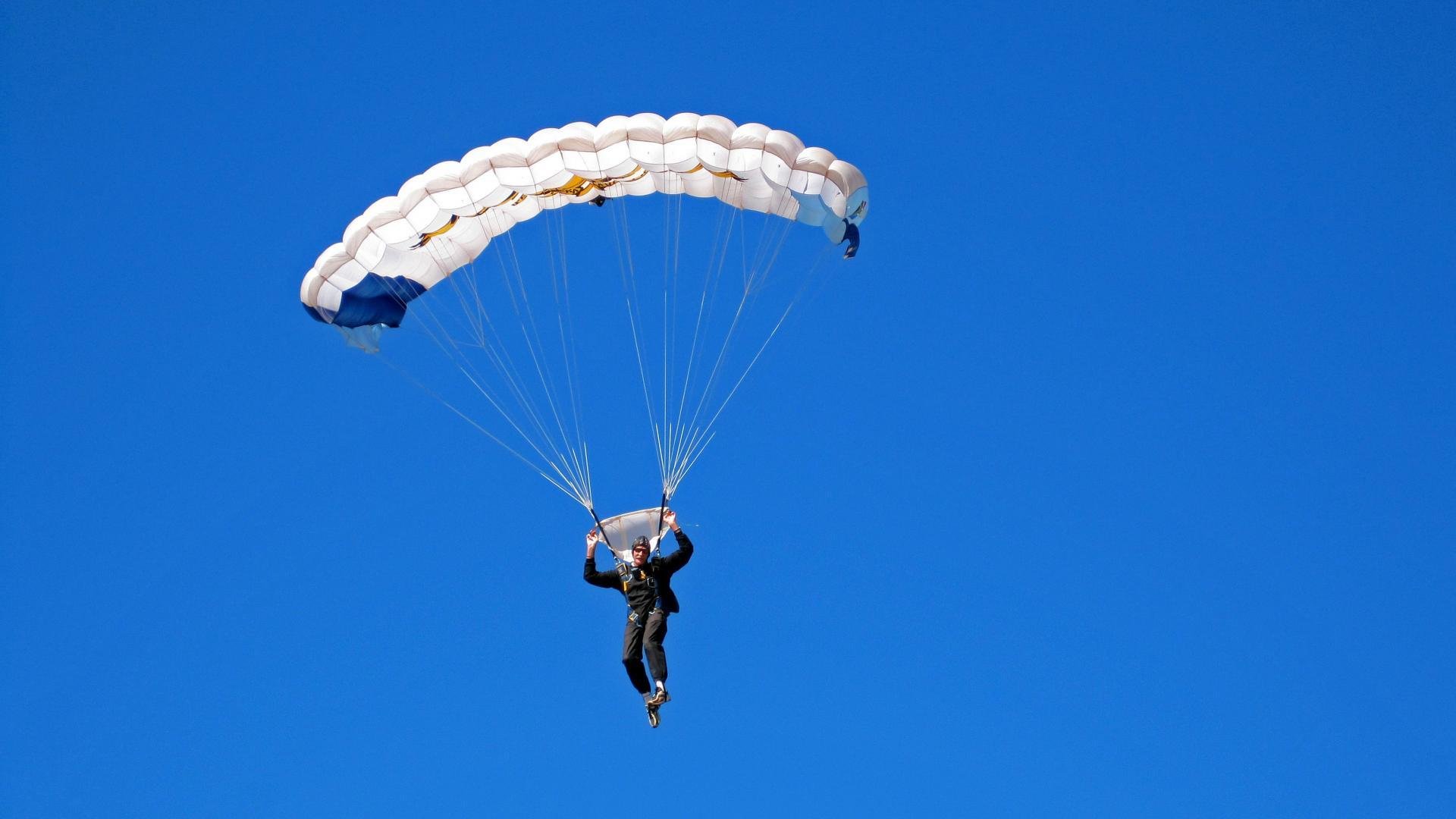 开云体育在线-年度焦点之战，深圳队强势击溃上海队，篮球盛宴引爆狂潮