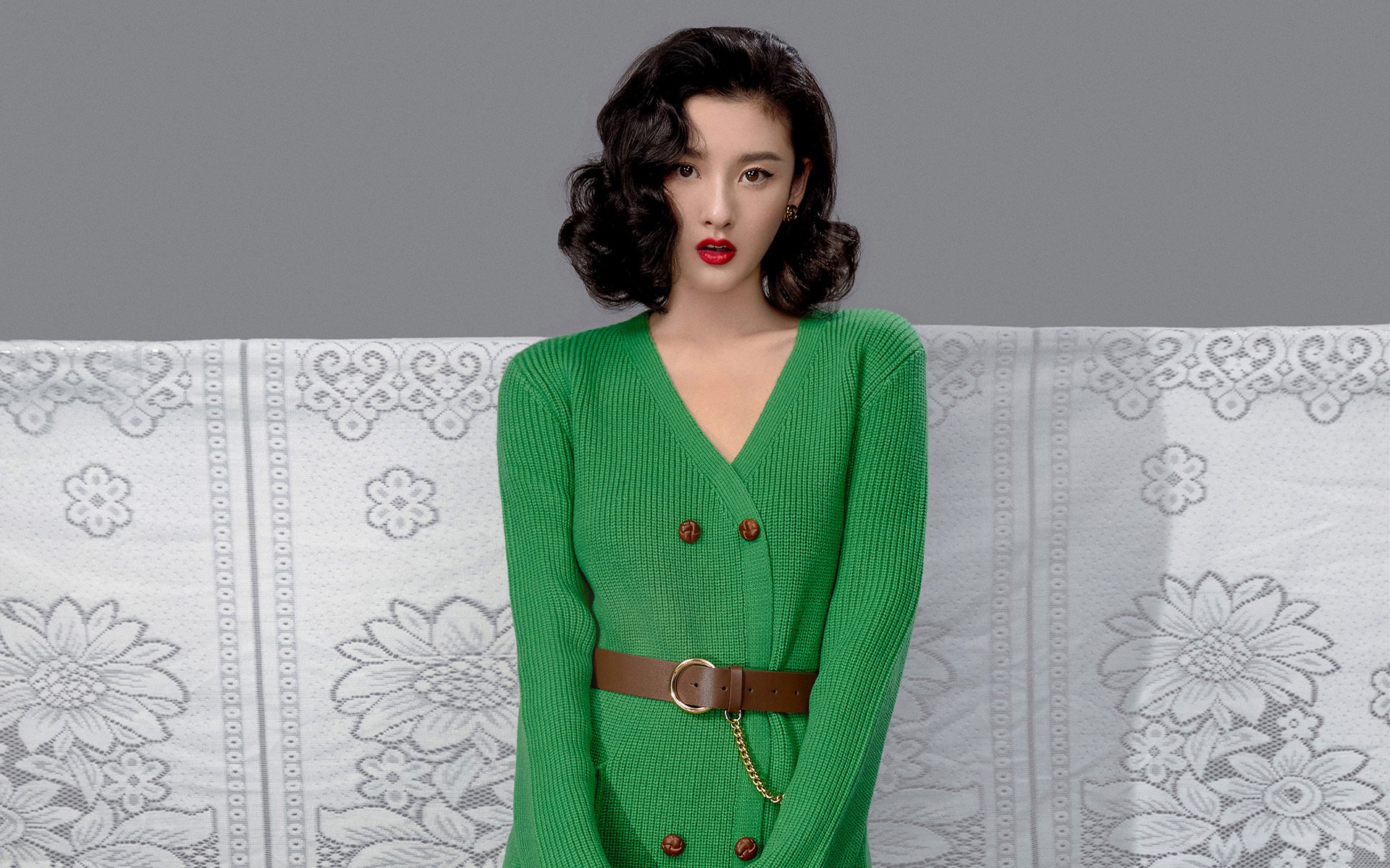 日冕铸就的枷锁下,纽约新生恒星燃烧天际